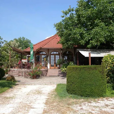 شقة In 34365 Balatonalmádi